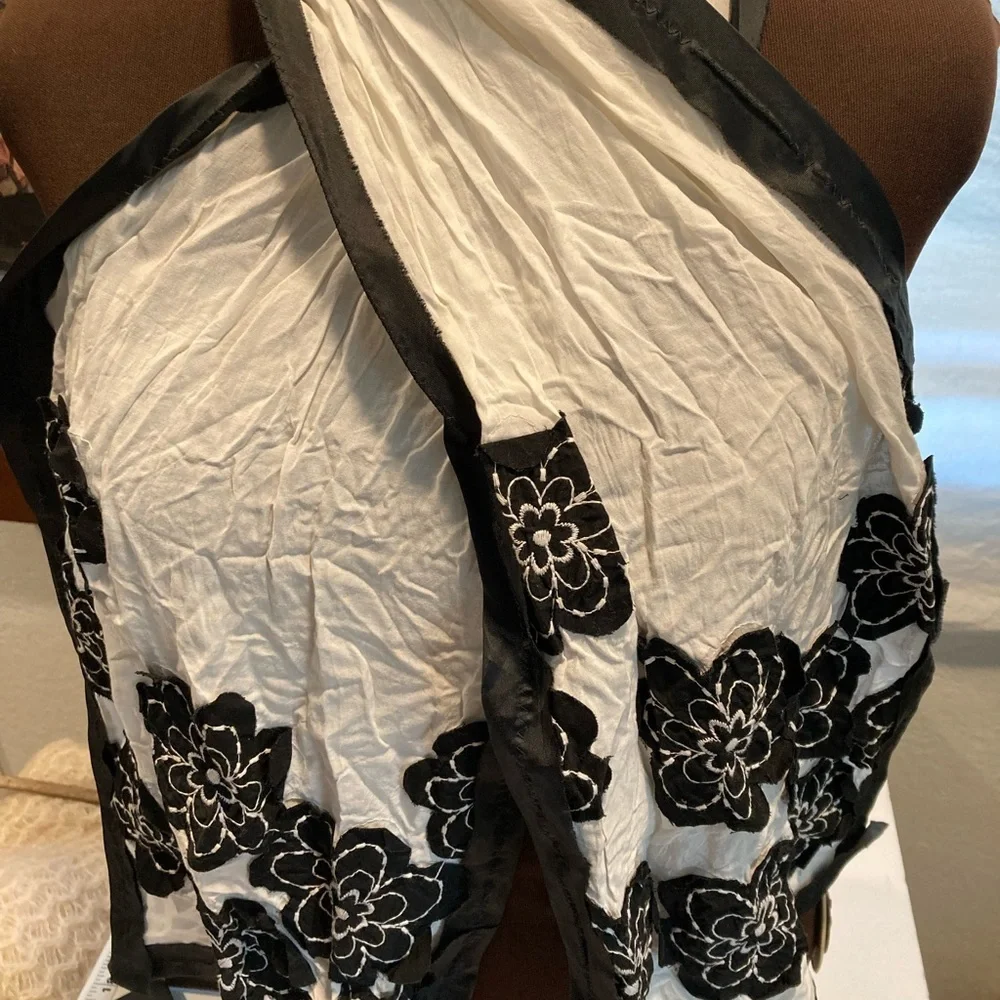 Embroidered 2D Floral Scarf of Silky Applied Fabric Flowers White/Black Floral
